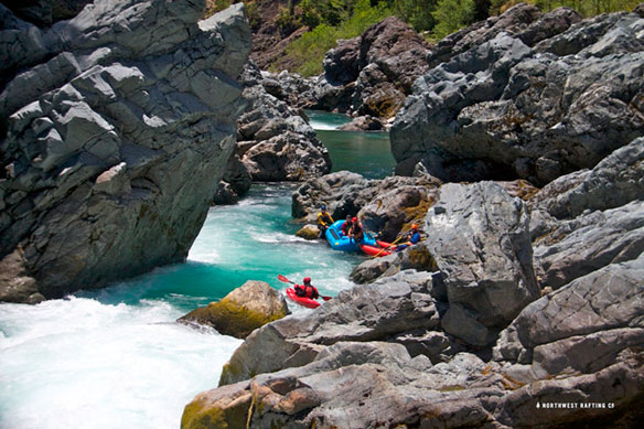 Rafting and kayaking the Smith River